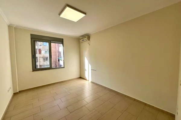 Shtepi me qera 2+1 ne Tirane - 800 Euro