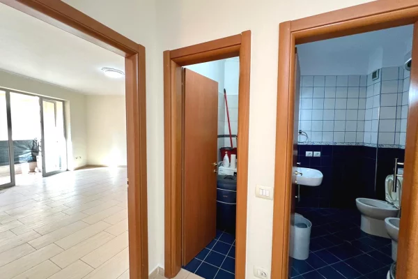 Shtepi me qera Apartament ne Tirane, 2+1, Mobilimi Pjeserisht e mobiluar, Pagesa 800  Euro.