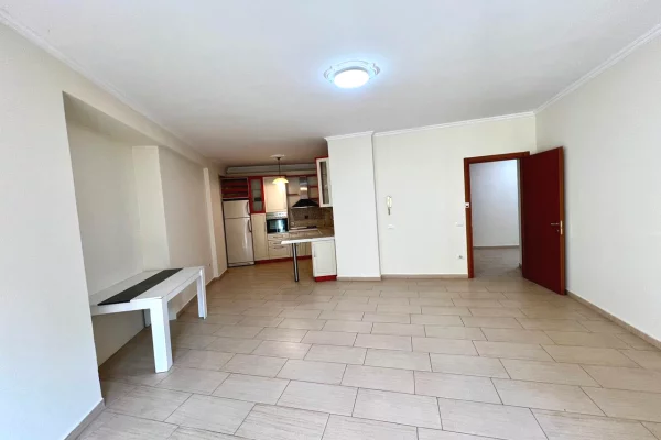 Shtepi me qera 2+1 ne Tirane - 800 Euro