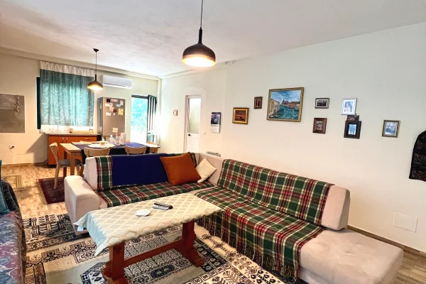 Shtepi ne shitje Shtepi Private ne Durres, 5+1, Mobilimi E mobiluar, Pagesa 680,000  Euro.