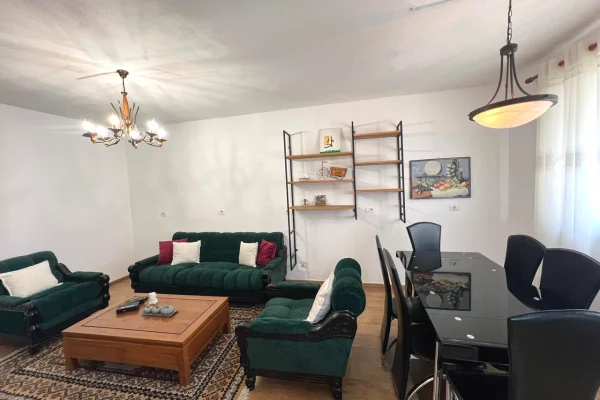 Jepet me qira Apartament 1+1, Pazari i Ri, Tiranë