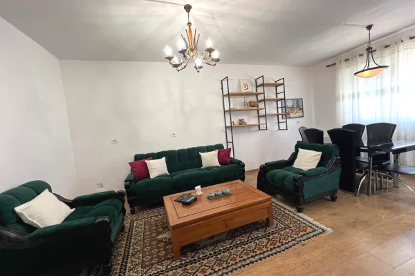 Shtepi me qera Apartament ne Tirane, 1+1, Mobilimi E mobiluar, Pagesa 620  Euro.