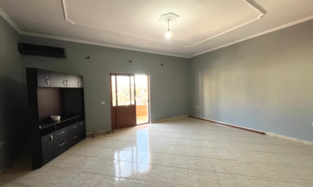 Shtepi me qera Apartament ne Tirane, 3+1, Mobilimi Pjeserisht e mobiluar, Pagesa 415  Euro.