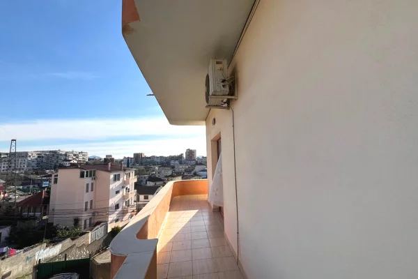 Shtepi me qera 3+1 ne Tirane - 415 Euro