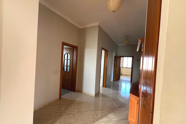 Shtepi me qera 3+1 ne Tirane - 415 Euro