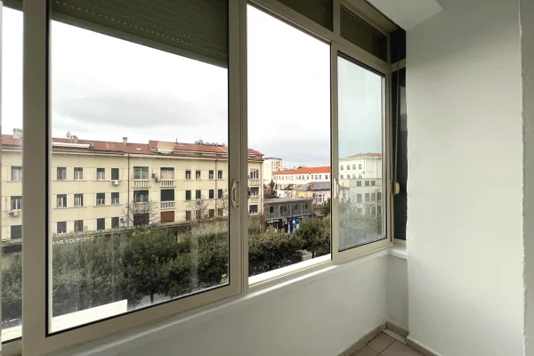 Jepet me Qira Apartament 2+1, “Bulevardi Zogu i Parë”, Tiranë