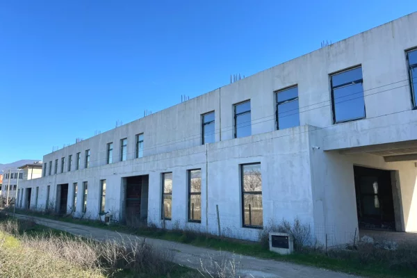 Ambient biznesi me qera 4+1 ne Tirane - 8,000 Euro