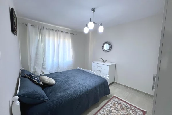 Shtepi me qera Apartament ne Tirane, 2+1, Mobilimi E mobiluar, Pagesa 600  Euro.