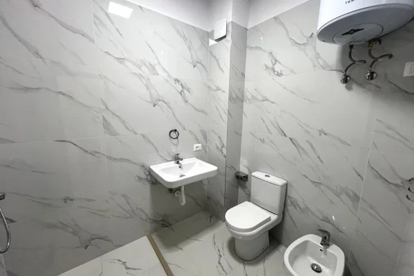 Appartamento in affitto a Tirana 1+1, Vuoto