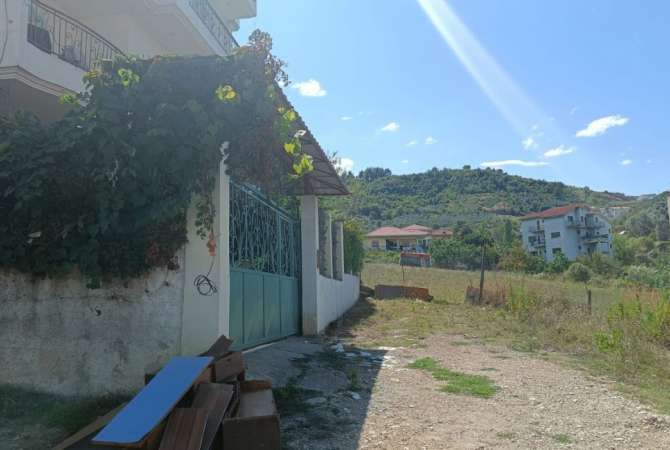 Truall ose Toke ne Tirane - 125,000 Euro