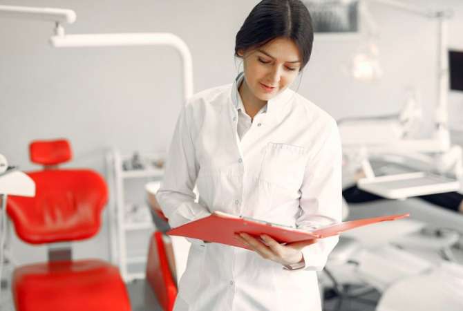 Njoftime Pune Asistente dentare
