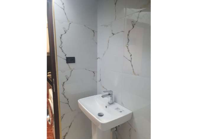 Shtepi me qera Apartament ne Tirane, Garsoniere, Mobilimi E mobiluar, Pagesa 430  Euro.