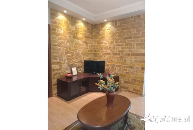 Shtepi me qera 1+1 ne Tirane - 400 Euro