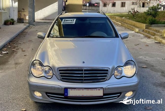 Makina ne shitje  ne Fier - 4,200 Euro