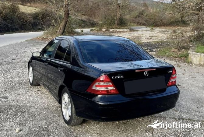 Makina ne shitje  ne Fier - 4,500 Euro