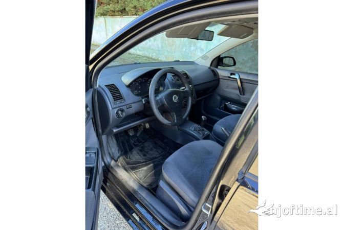 Makina ne shitje  ne Fier - 2,950 Euro