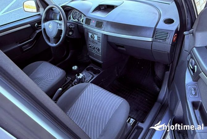 Makina ne shitje  ne Tirane - 2,400 Euro