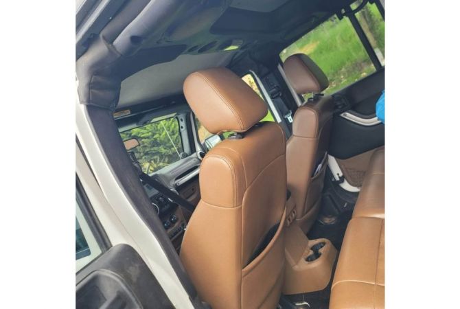 Makina ne shitje ne Tirane, Jeep, 2011 Diesel,Kambio Automatik Pagesa 17,000  Euro.