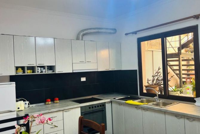 Shtepi me qera 1+1 ne Tirane - 40,000 Leke