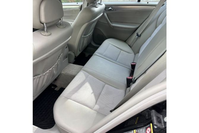 Makina ne shitje ne Tirane, Mercedes-Benz, 2004 gasoline-gas,Kambio Automatik Pagesa 3,700  Euro.