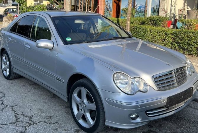 Makina ne shitje ne Tirane - 4,600 Euro