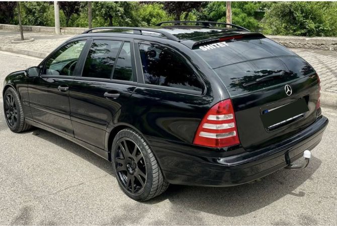 Makina ne shitje  ne Tirane - 4,000 Euro