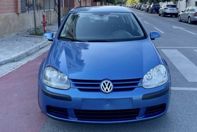 Makina ne shitje  ne Fier - 2,900 Euro