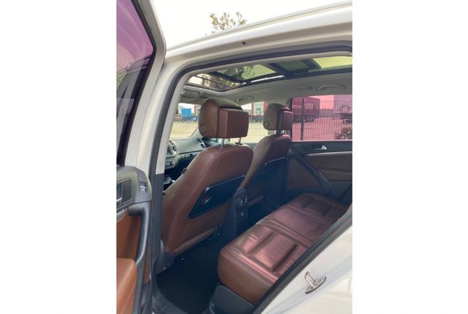 Makina ne shitje ne Tirane, Volkswagen, 2012 Diesel,Kambio Automatik Pagesa 9,800  Euro.