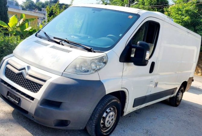 Makina ne shitje ne Tirane - 5,700 Euro