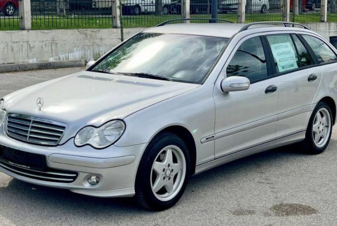 Makina ne shitje ne Tirane - 3,500 Euro