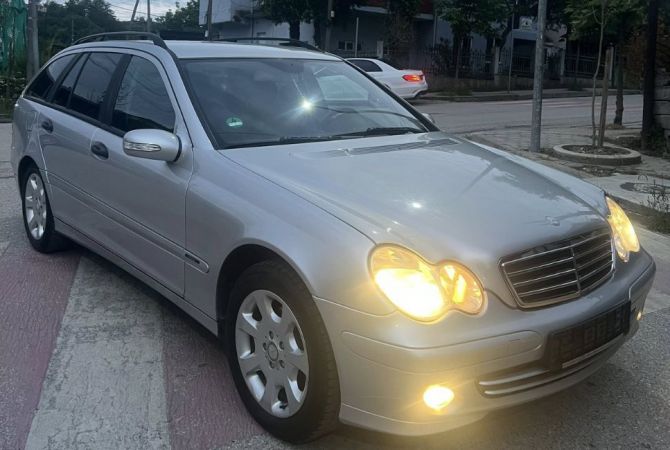 Makina ne shitje ne Tirane - 3,200 Euro