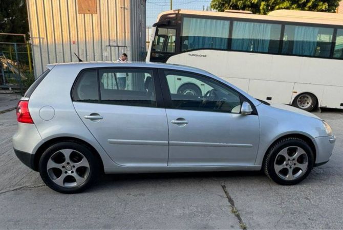 Makina ne shitje  ne Tirane - 3,800 Leke