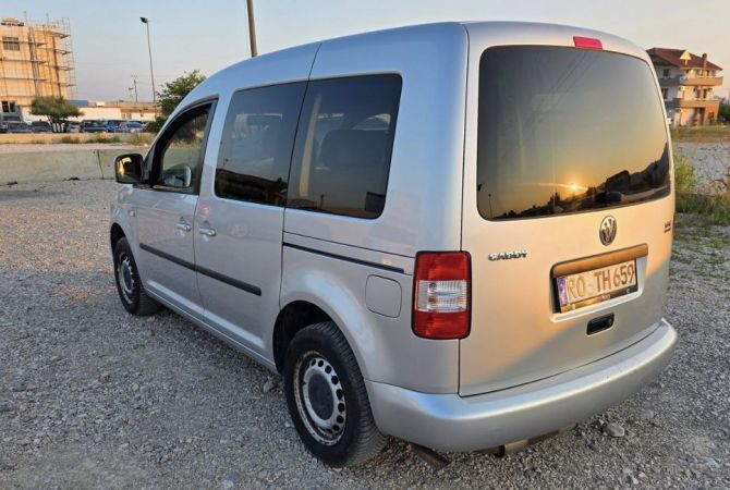 Makina ne shitje  ne Tirane - 599,000 Leke