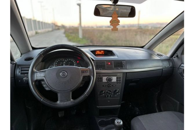 Makina ne shitje  ne Tirane - 3,000 Euro