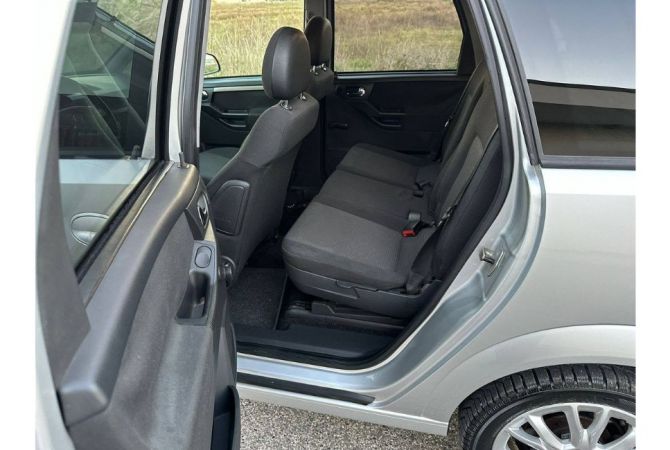 Makina ne shitje ne Tirane, Tjeter, 2010 Diesel,Kambio Automatik Pagesa 3,000  Euro.