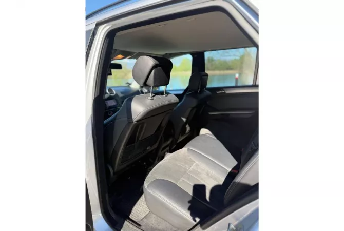 Makina ne shitje ne Tirane, Mercedes-Benz, 2006 Diesel,Kambio Automatik Pagesa 5,500  Euro.