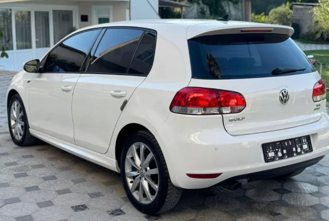 Makina ne shitje  ne Tirane - 6,700 Euro