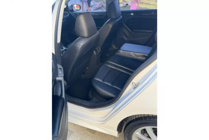 Makina ne shitje ne Tirane, Volkswagen, 2013 Diesel,Kambio Automatik Pagesa 6,700  Euro.