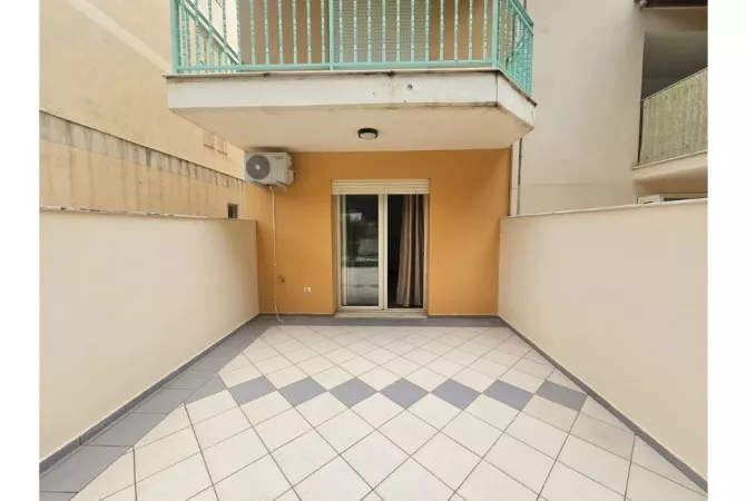 Shtepi ne shitje Apartament ne Vlore, 1+1, Mobilimi E mobiluar, Pagesa 73,000  Euro.