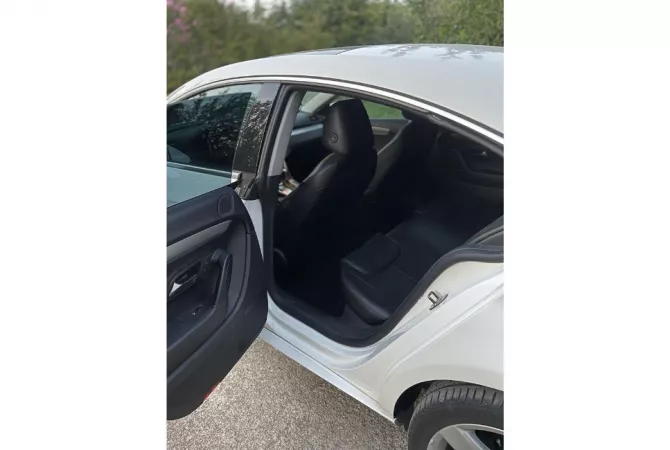 Makina ne shitje ne Tirane, Volkswagen, 2010 gasoline-gas,Kambio Automatik Pagesa 5,700  Euro.