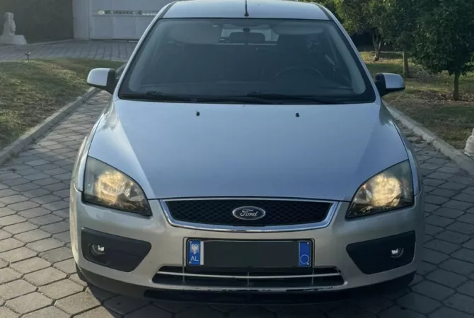 Makina ne shitje  ne Tirane - 2,200 Euro