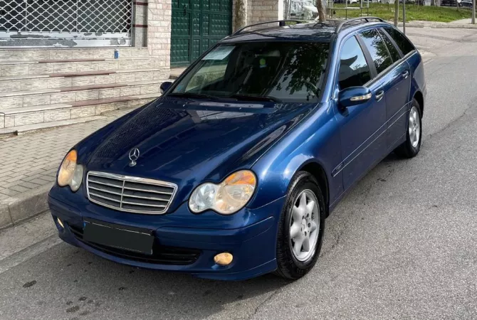 Makina ne shitje ne Tirane - 320,000 Leke