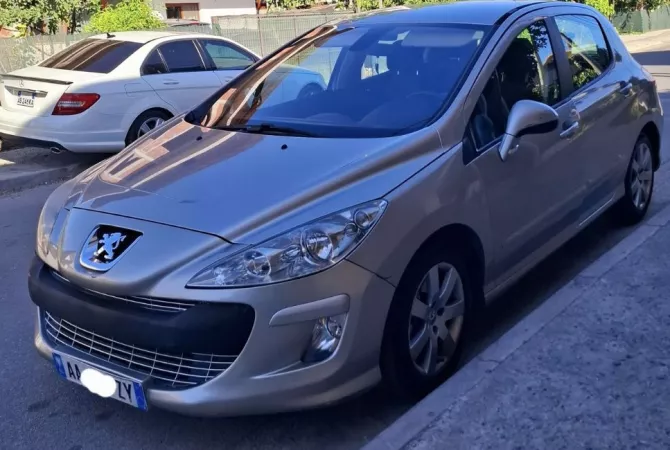 Makina ne shitje ne Tirane - 2,600 Euro