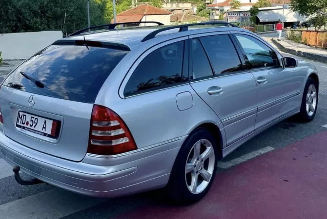 Auto in Vendita  a Tirana - 400,000 Leke