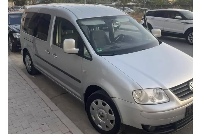 Makina ne shitje ne Tirane - 6,000 Euro