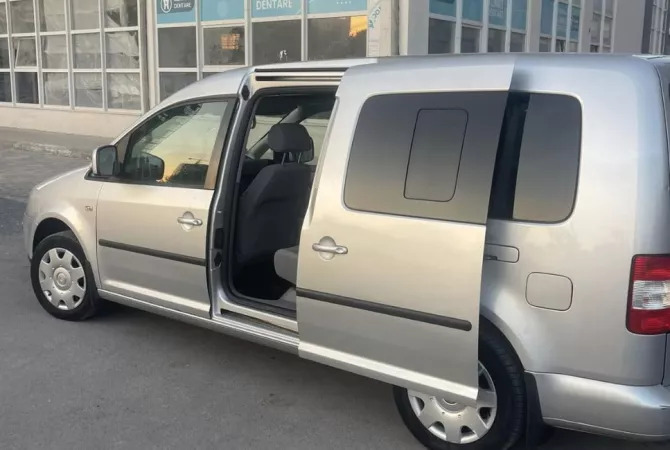 Auto in Vendita  a Tirana - 6,000 Euro