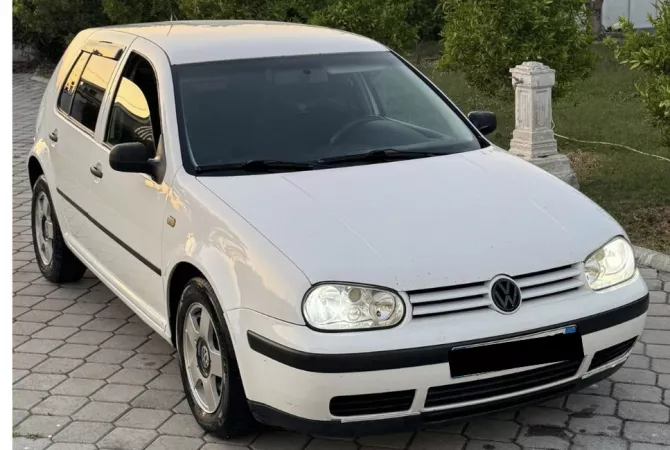 Makina ne shitje ne Tirane - 2,200 Euro
