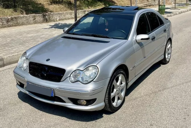 Makina ne shitje  ne Tirane - 3,999 Euro