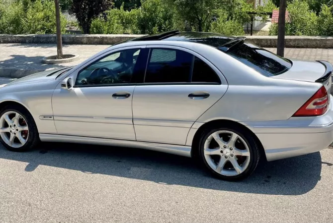Makina ne shitje  ne Tirane - 3,999 Euro