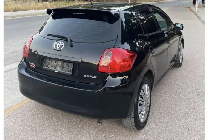 Auto in Vendita  a Valona - 5,300 Euro